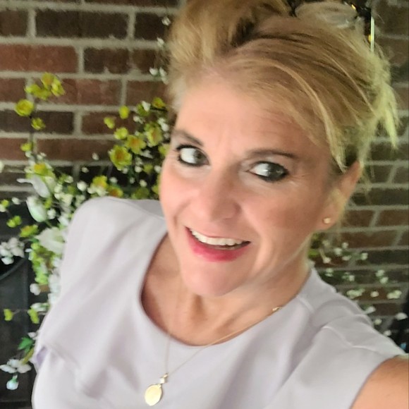 Meet your Posher, Emily - Picture 1 of 1